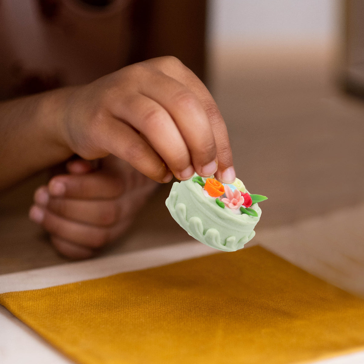Miniature Dollhouse Cupcakes Decor Ornament A622