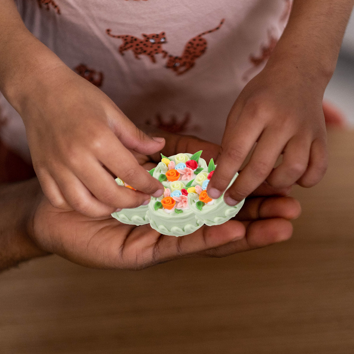 Miniature Dollhouse Cupcakes Decor Ornament A622
